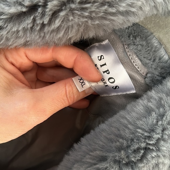 Samantha Sipos
Grey Quilted Leather Biker Jacket size XXL EUC - Picture 5 of 11